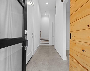5915 E Post Oak Lane - Photo Thumbnail 2