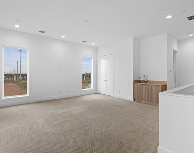 5915 E Post Oak Lane - Photo Thumbnail 32