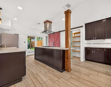 1309 Martin Street - Photo Thumbnail 8