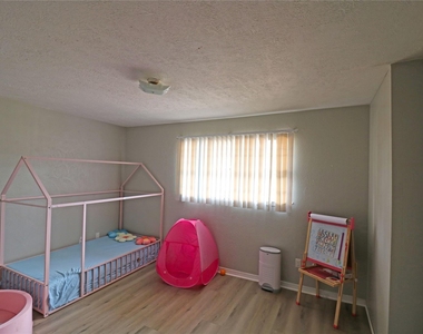 6305 Westward Street - Photo Thumbnail 8