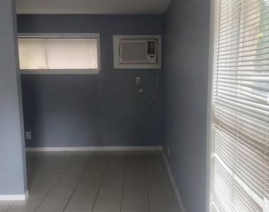 1660 Richmond Avenue - Photo Thumbnail 5