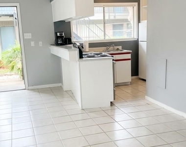 1660 Richmond Avenue - Photo Thumbnail 6