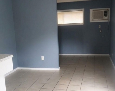 1660 Richmond Avenue - Photo Thumbnail 3