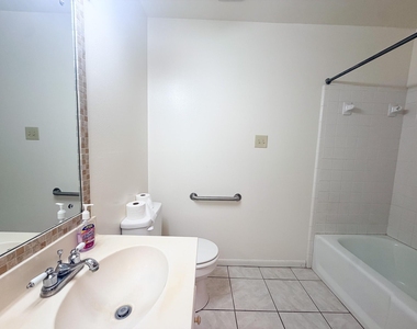 1708 Shawnee St - Photo Thumbnail 6
