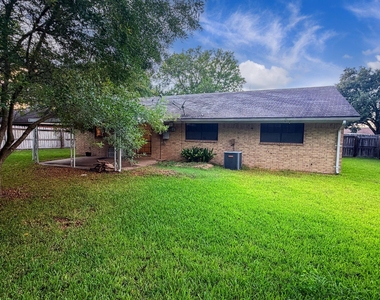 1708 Shawnee St - Photo Thumbnail 11
