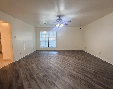 1708 Shawnee St - Photo Thumbnail 2