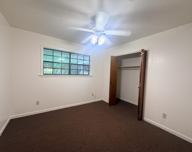 1708 Shawnee St - Photo Thumbnail 9
