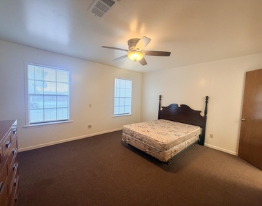 1708 Shawnee St - Photo Thumbnail 7