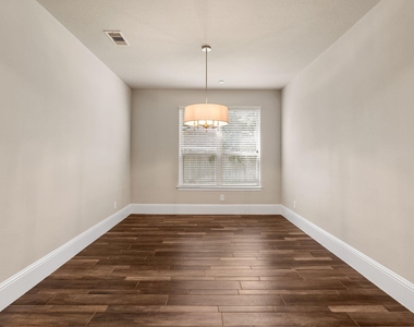 19 Cohasset Place - Photo Thumbnail 8