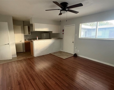 1849 Richmond Avenue - Photo Thumbnail 3