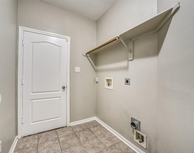 7002 Plaza Del Sol Drive - Photo Thumbnail 22