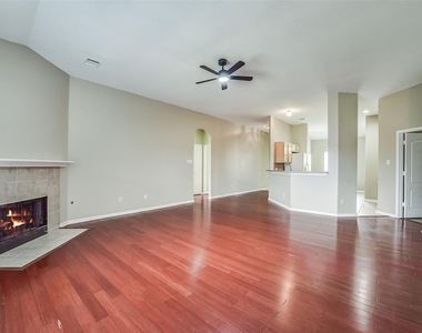 7002 Plaza Del Sol Drive - Photo Thumbnail 4