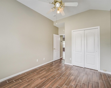 7002 Plaza Del Sol Drive - Photo Thumbnail 20