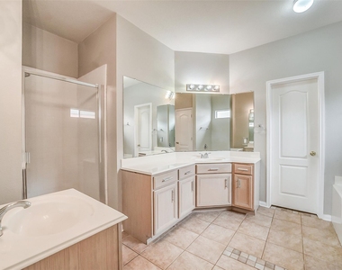 7002 Plaza Del Sol Drive - Photo Thumbnail 13