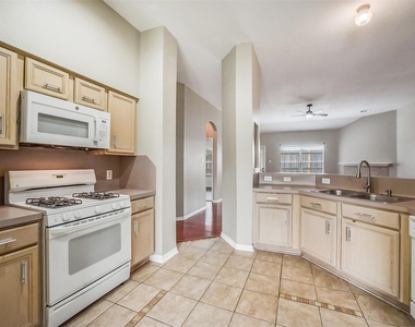 7002 Plaza Del Sol Drive - Photo Thumbnail 7