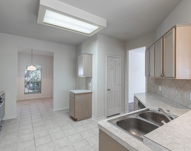 19331 Camellia Knoll Trail - Photo Thumbnail 4