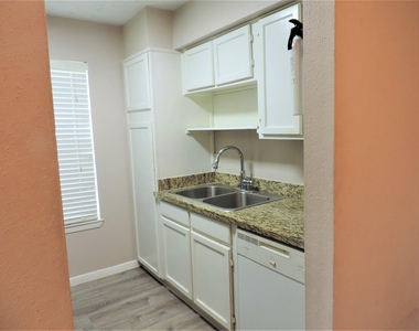 10555 Turtlewood Court - Photo Thumbnail 6