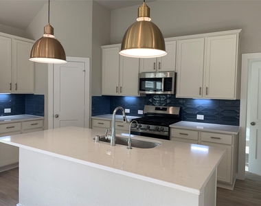 8611 Jetty Glen Drive - Photo Thumbnail 6