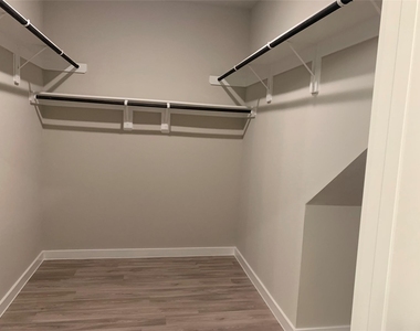 8611 Jetty Glen Drive - Photo Thumbnail 12