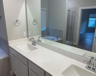 8611 Jetty Glen Drive - Photo Thumbnail 9