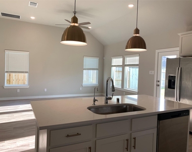 8611 Jetty Glen Drive - Photo Thumbnail 5