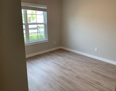 8611 Jetty Glen Drive - Photo Thumbnail 1