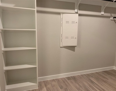 8611 Jetty Glen Drive - Photo Thumbnail 13