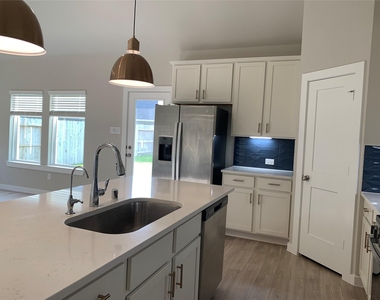 8611 Jetty Glen Drive - Photo Thumbnail 3