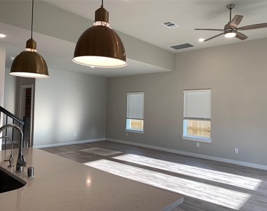 8611 Jetty Glen Drive - Photo Thumbnail 2