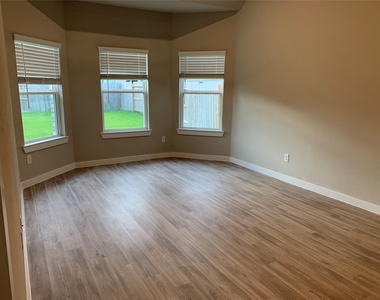 8611 Jetty Glen Drive - Photo Thumbnail 8