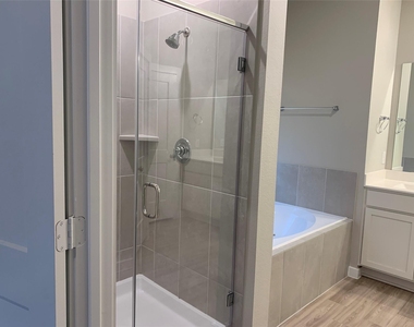 8611 Jetty Glen Drive - Photo Thumbnail 10