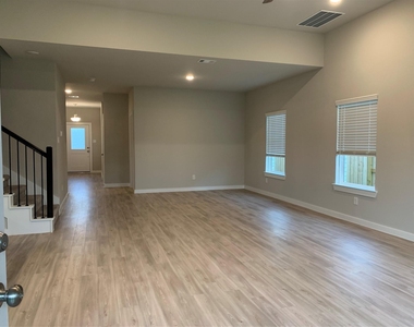 8611 Jetty Glen Drive - Photo Thumbnail 7