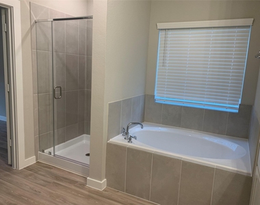 8611 Jetty Glen Drive - Photo Thumbnail 11