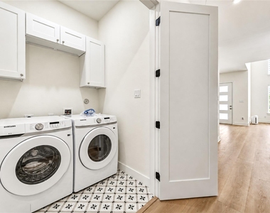 422 E 41st Street - Photo Thumbnail 21