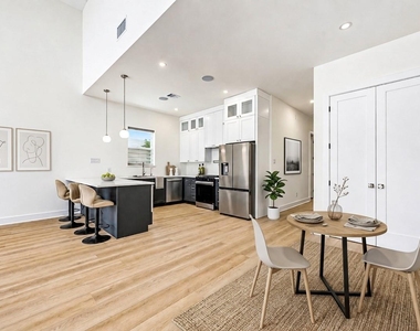 422 E 41st Street - Photo Thumbnail 11