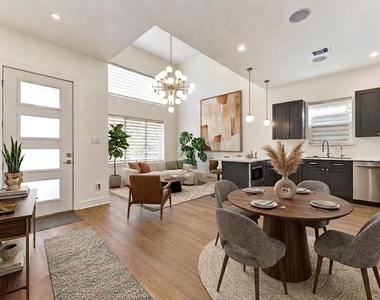 422 E 41st Street - Photo Thumbnail 5