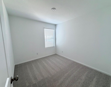 938 Pertuso Ln - Photo Thumbnail 8