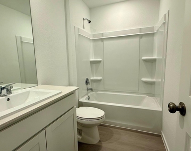 938 Pertuso Ln - Photo Thumbnail 11