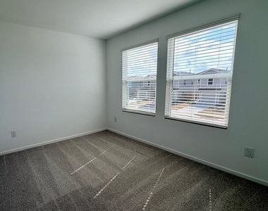 938 Pertuso Ln - Photo Thumbnail 9
