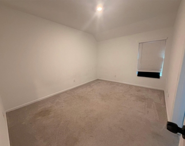 4922 Sand Clouds Drive - Photo Thumbnail 14