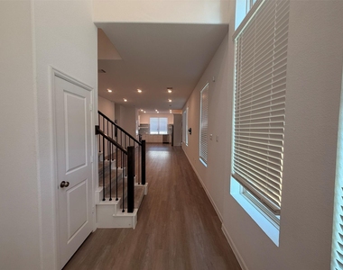 4922 Sand Clouds Drive - Photo Thumbnail 8