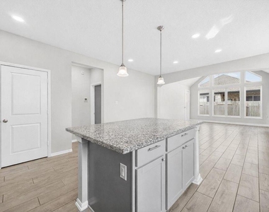 6002 Rivercane Way - Photo Thumbnail 8