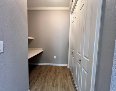7575 Kirby Drive - Photo Thumbnail 11