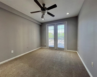 7575 Kirby Drive - Photo Thumbnail 9