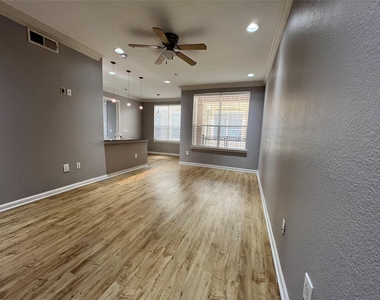 7575 Kirby Drive - Photo Thumbnail 2