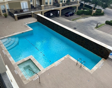 7575 Kirby Drive - Photo Thumbnail 14