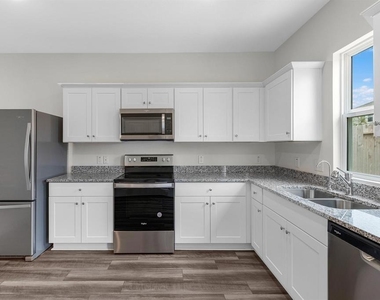 22495 Kinley Street - Photo Thumbnail 9