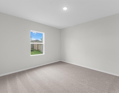 22495 Kinley Street - Photo Thumbnail 2