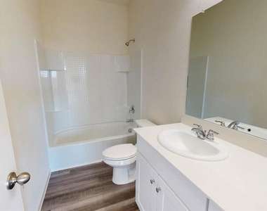 22495 Kinley Street - Photo Thumbnail 5