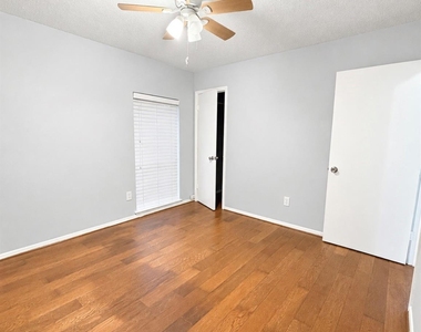 1326 Barrowgate Drive - Photo Thumbnail 12